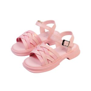 Estas sandalias para niñas son del modelo Morganita, con correas trenzadas. Son de color rosa suave y están hechos de material sintético.